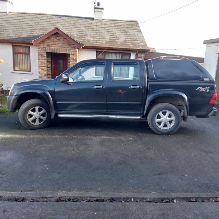 Isuzu pickup truck 