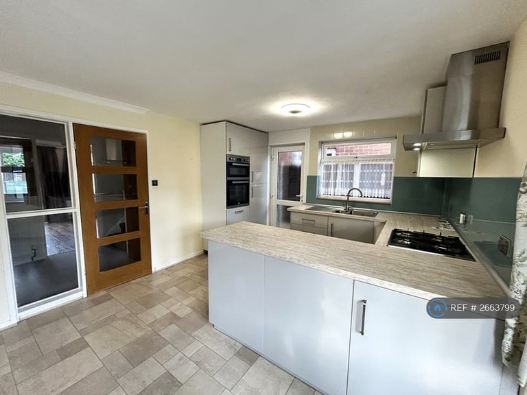 4 bedroom house in Shakespeare Drive, Nuneaton, CV11 (4 bed) (#2663799)
