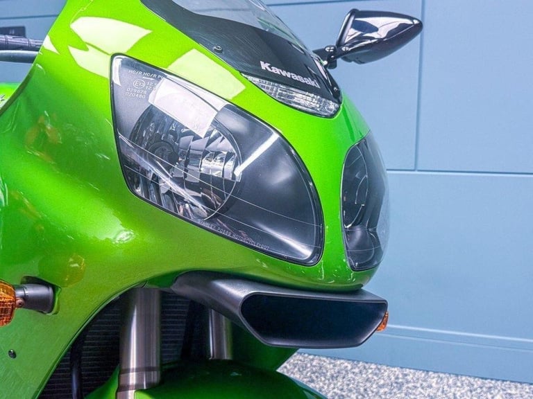 2000 W KAWASAKI ZX-12R NINJA 1199CC - 4820 MILES - ONE OWNER - COLLECTOR BIKE