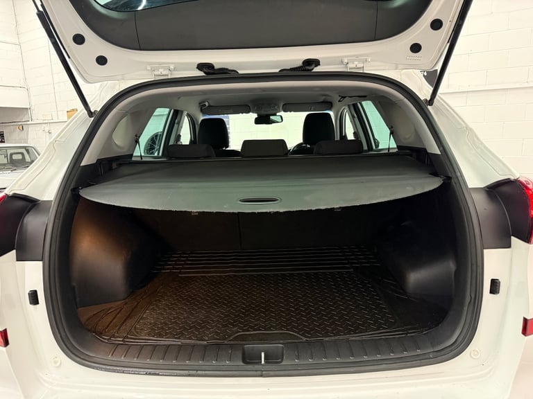 2018 68 HYUNDAI TUCSON 1.6 SE NAV CRDI 2WD MANUAL DIESEL WHITE EURO 6