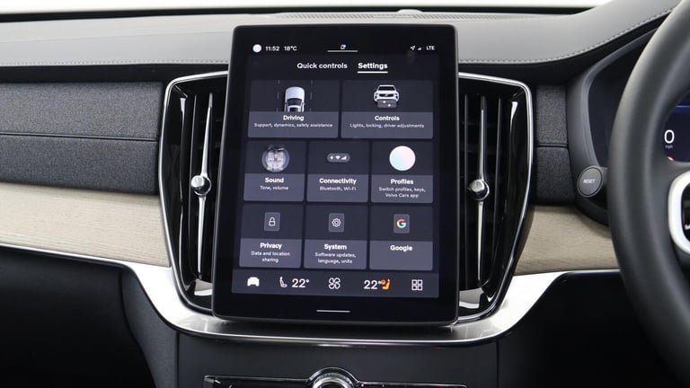 2025 Volvo XC90 B5 (P) AWD Plus Dark (Sunroof, Harman Kardon Sound, 360 Camera, BLIS) ESTATE Petr...