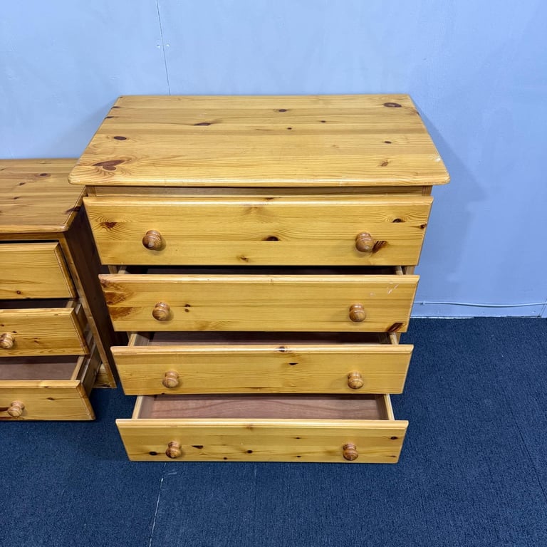 FREE DELIVERY REGAL chest of 4 drawers and bedside set, oak, in good condition. 