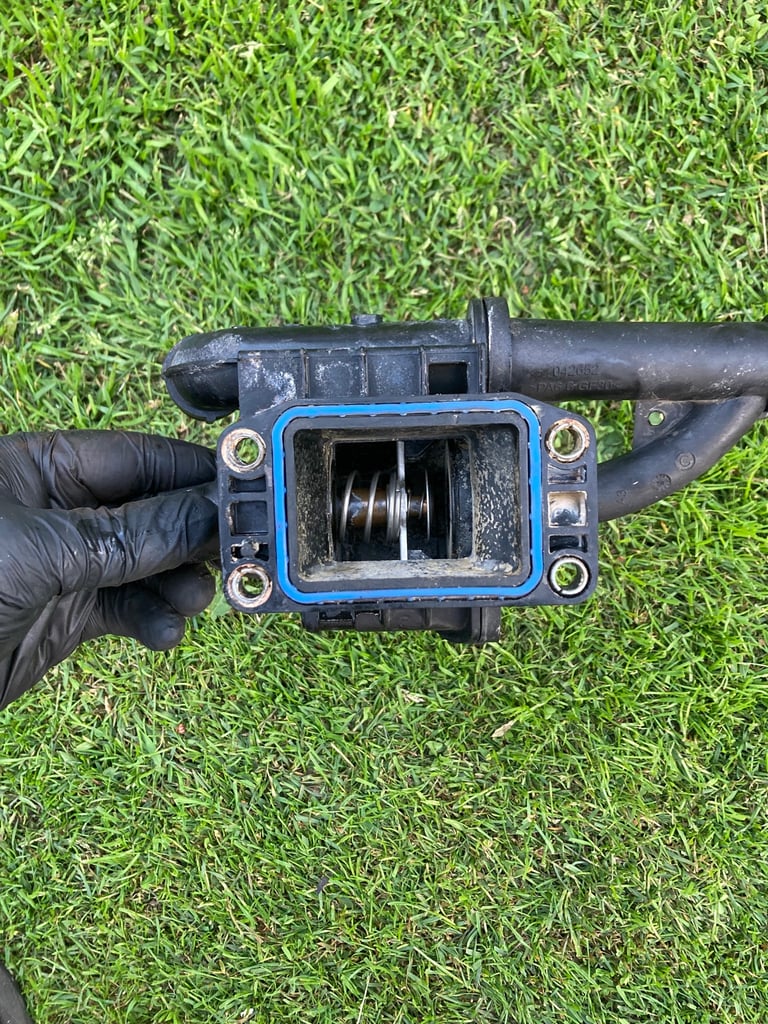 Ford Focus thermostat and housing 