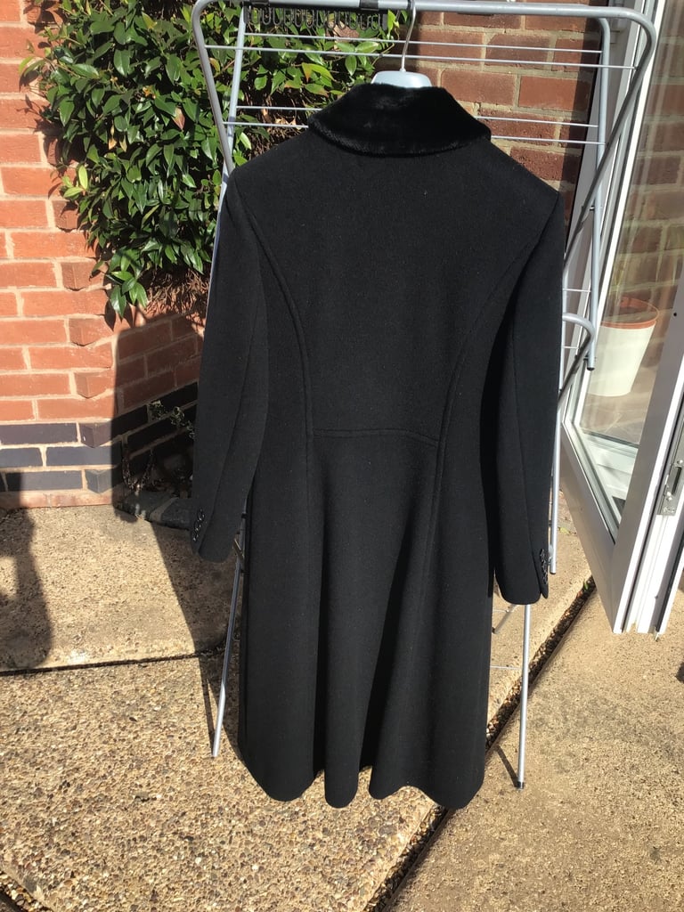 LUXURIOUS HOBBS BLACK COAT / 70%WOOL/ 15%CASHMERE/ 15%ANGORA