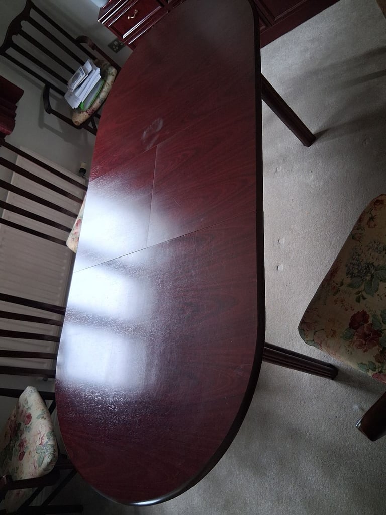 Mahogany 6 or 8 seater table