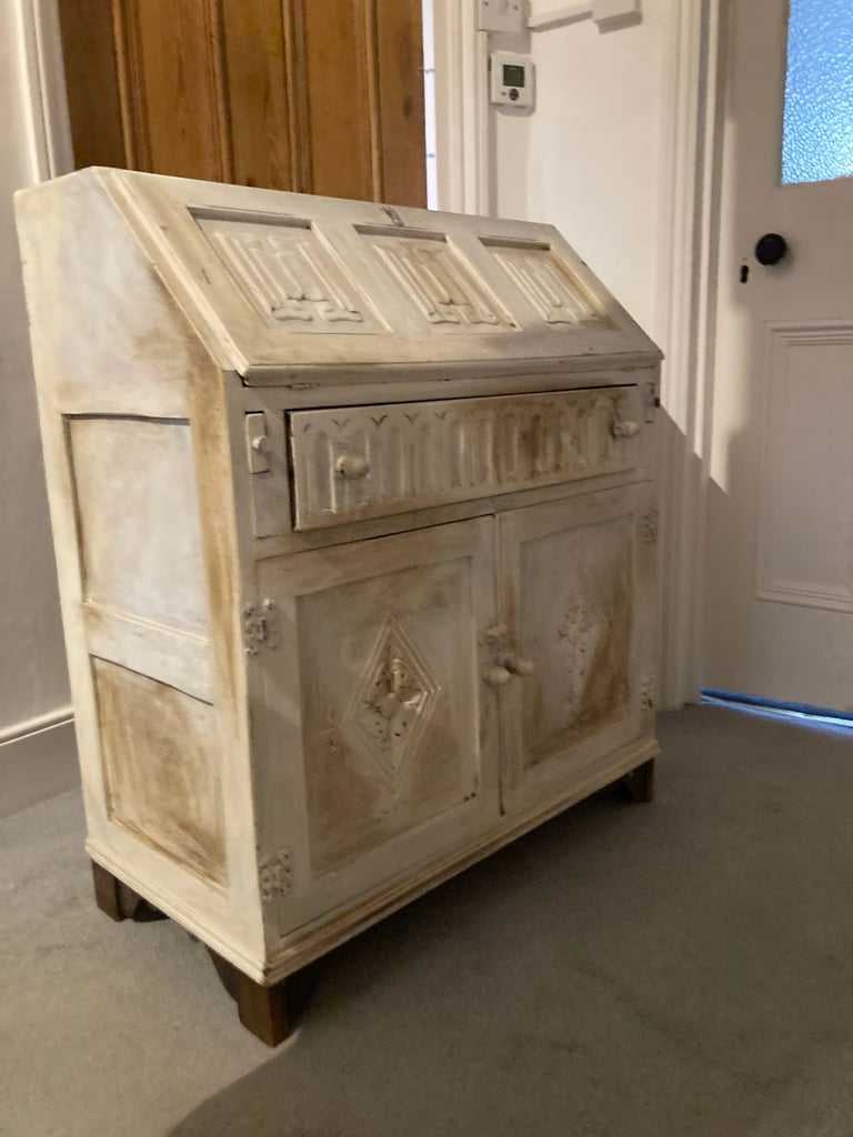 Pedestal Bureau desk/ Cabinet free to go 