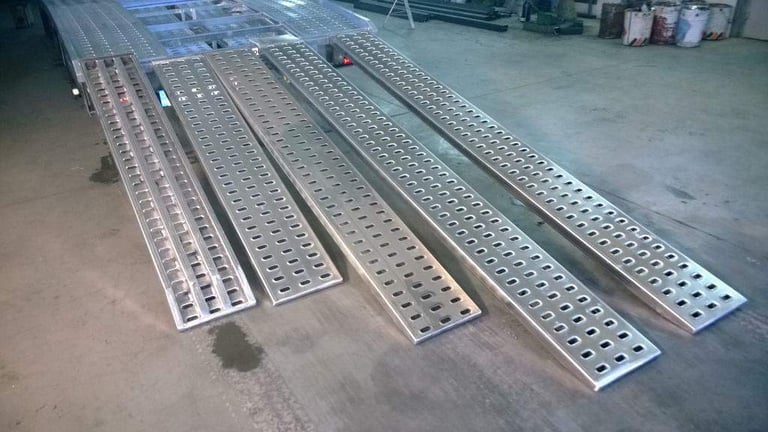 BRAND NEW 3M ALUMINIUM PUNCHED DECKING RAMPS FOR RECOVERY TRUCKS 2500KG