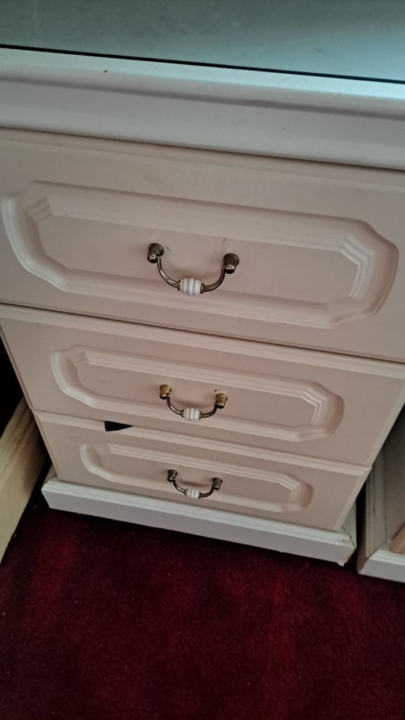 3 sets of drawers 