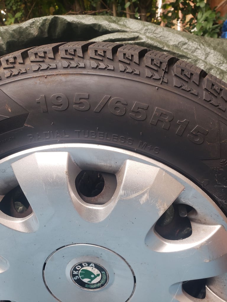 image for Set of 4 Winter Tyres on Steel Rims – 195/65R15