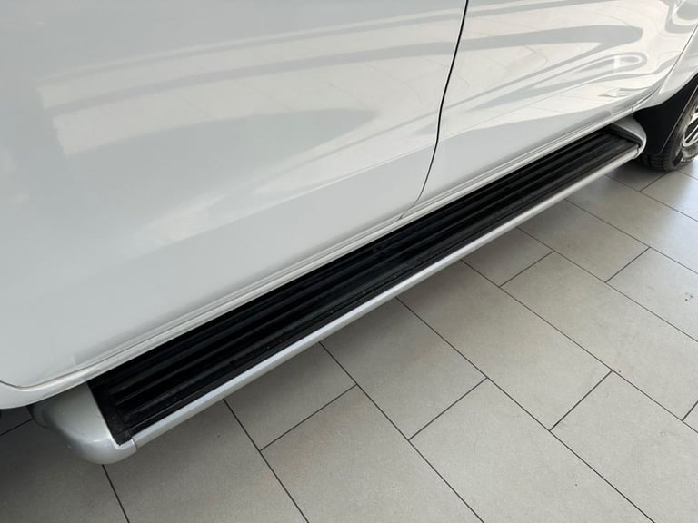 2016 Nissan Navara 2.3 dCi Tekna Pickup Double Cab 4dr Diesel Auto 4WD Euro 6 (190 ps) PICKUP Die...