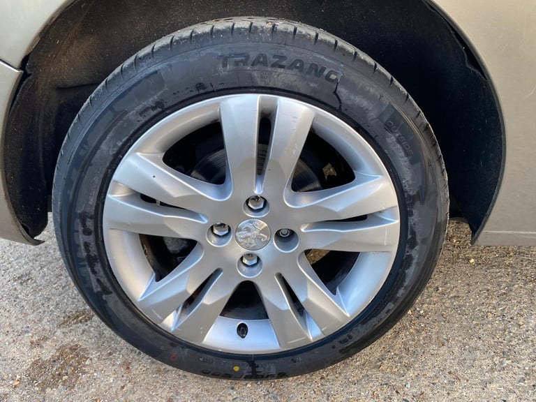 2015 Peugeot 5008 1.6 e-HDi Active MPV 5dr Diesel EGC Euro 5 (s/s) (115 ps) MPV Diesel Automatic