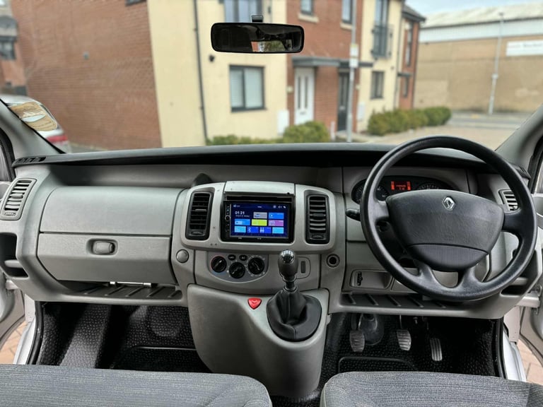 Renault, TRAFIC, 9 Seater MPV, Minibus, People Carrier, 2010, Manual, 2464 (cc), 4 doors