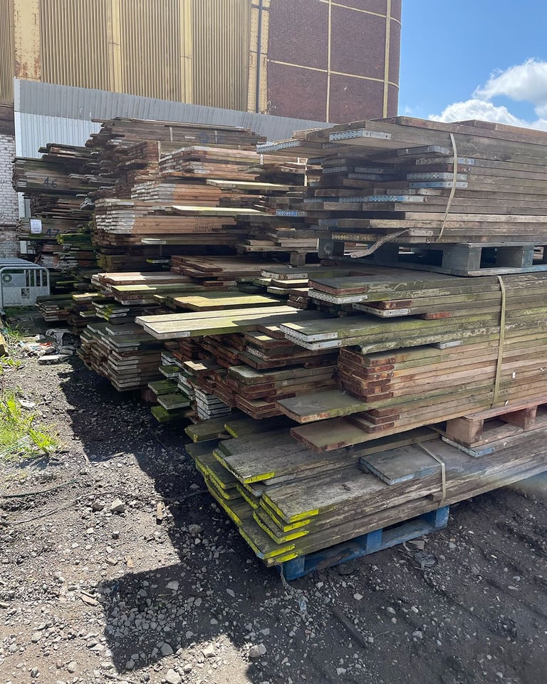 LIMITED STOCKS - bales of 100no. mixed scaffold boards (1.2-3.9m)