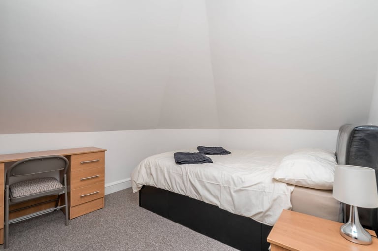 DOUBLE ROOM for flat share: INCREDIBLE 10-bed flat share opportunity in Newington – bills included