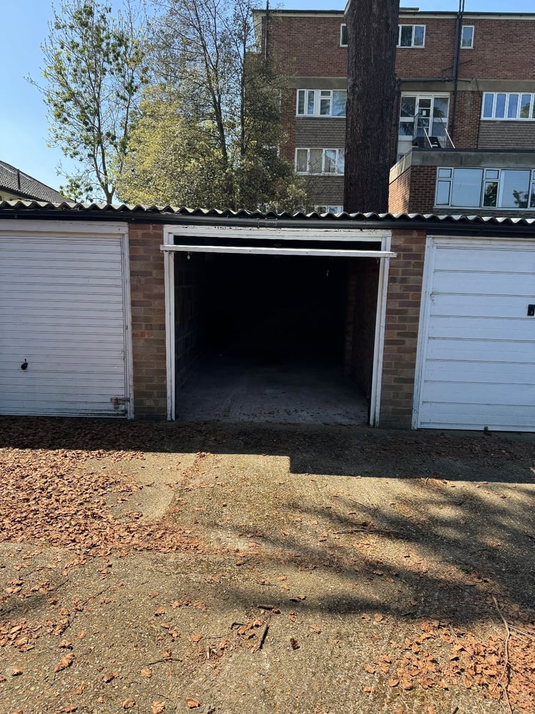 Garage available of Kingston road, teddington/Hampton wick