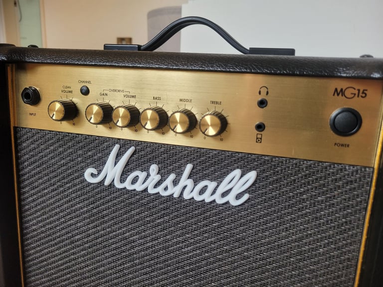 Yamaha Pacifica 112v, Marshall MG15 amp