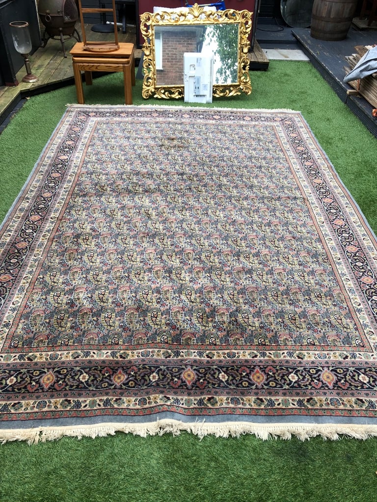 A LARGE HANDMADE VINTAGE  WOOL/SILK MIX RUG VERY GOOD CONDITION NO DAMAGE 363Cm X 250Cm , DELIVERY