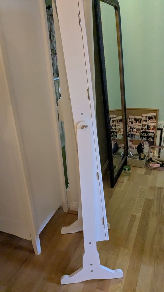 Jewellery stand cupboard 