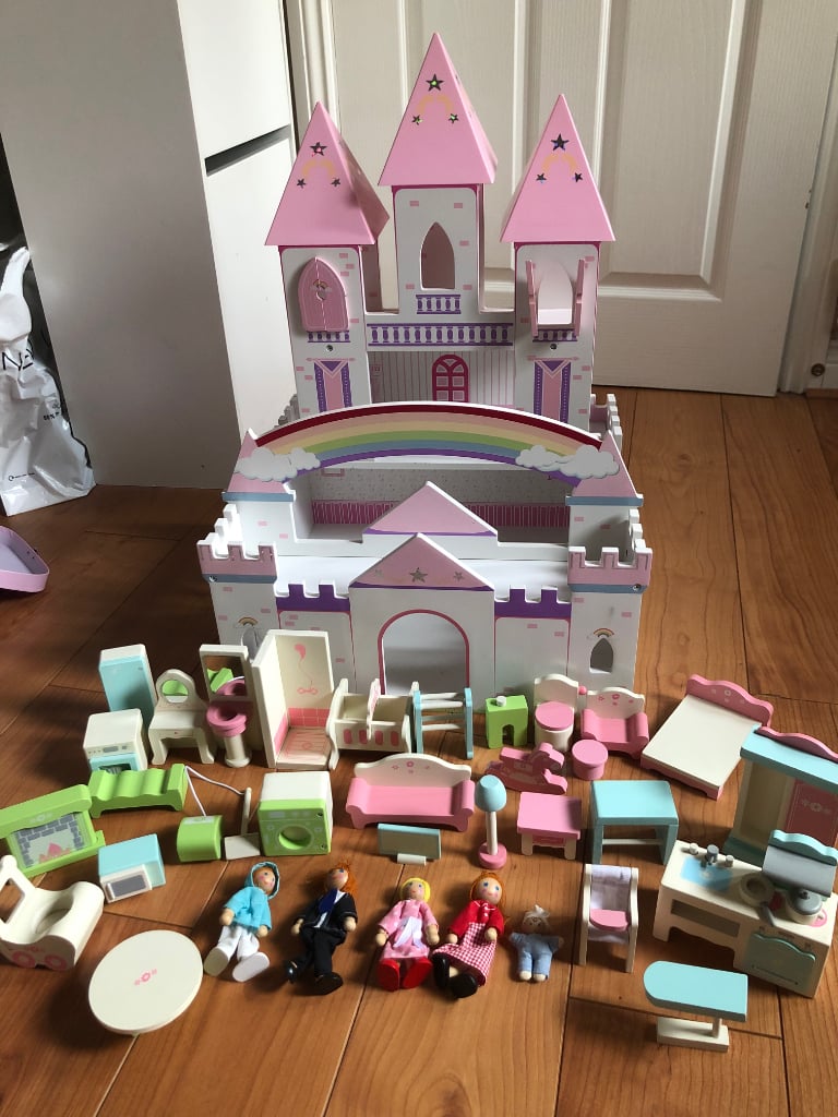 Wooden princess play castle and accessories 