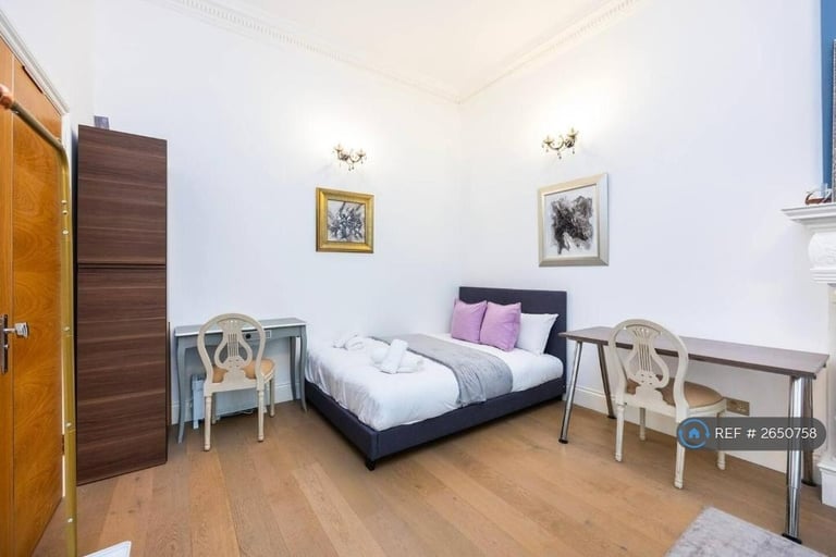 Studio flat in Creston House, London, W8 (#2650758)