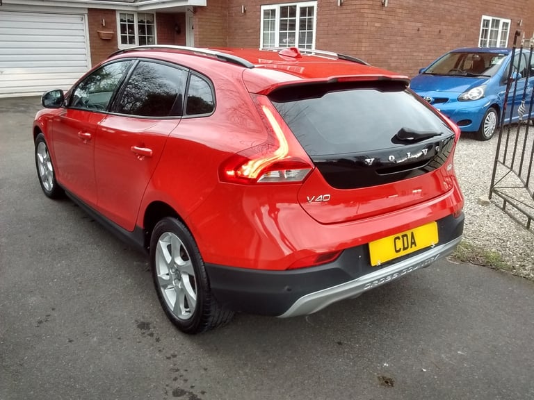 2015 Volvo V40 Cross Country D2 [120] FSH Cross Country Lux 5dr HATCHBACK Diesel Manual