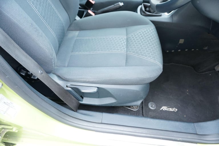 2010 Ford Fiesta 1.6 Titanium 5dr HATCHBACK Petrol Manual