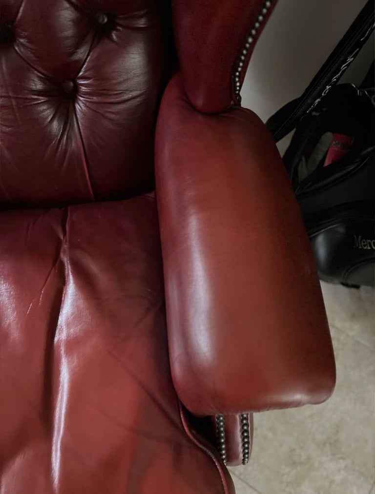 FINE VINTAGE CHESTERFIELD OXBLOOD LEATHER WING BACK MASTER ARMCHAIRS (PAIR) VGC