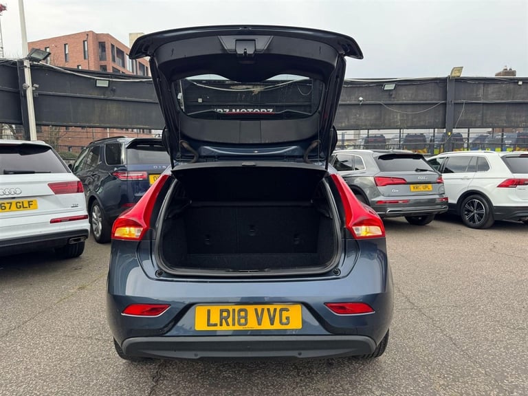 2018 Volvo V40 2.0 D2 Momentum Nav Plus Auto Euro 6 (s/s) 5dr Hatchback Diesel Automatic