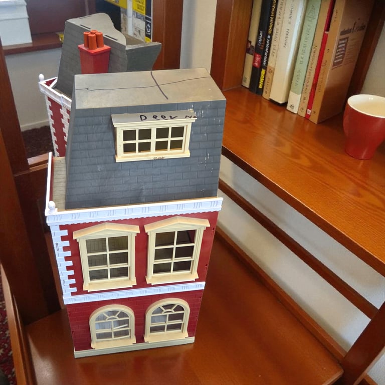 Sylvanian Families Dolls House 🐰 Large Red Brick Mansion | Used Condition | Pick Up Rutherglen G73