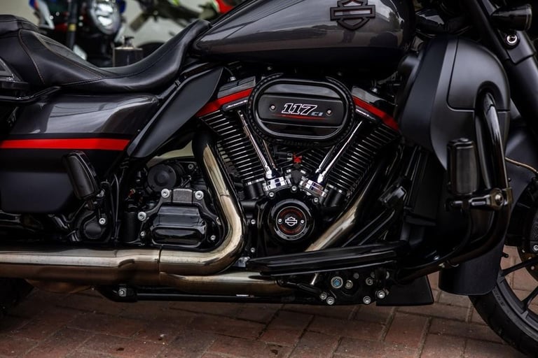 Harley-Davidson CVO SPORTGLIDE ! PANNIERS ! STUNNING
