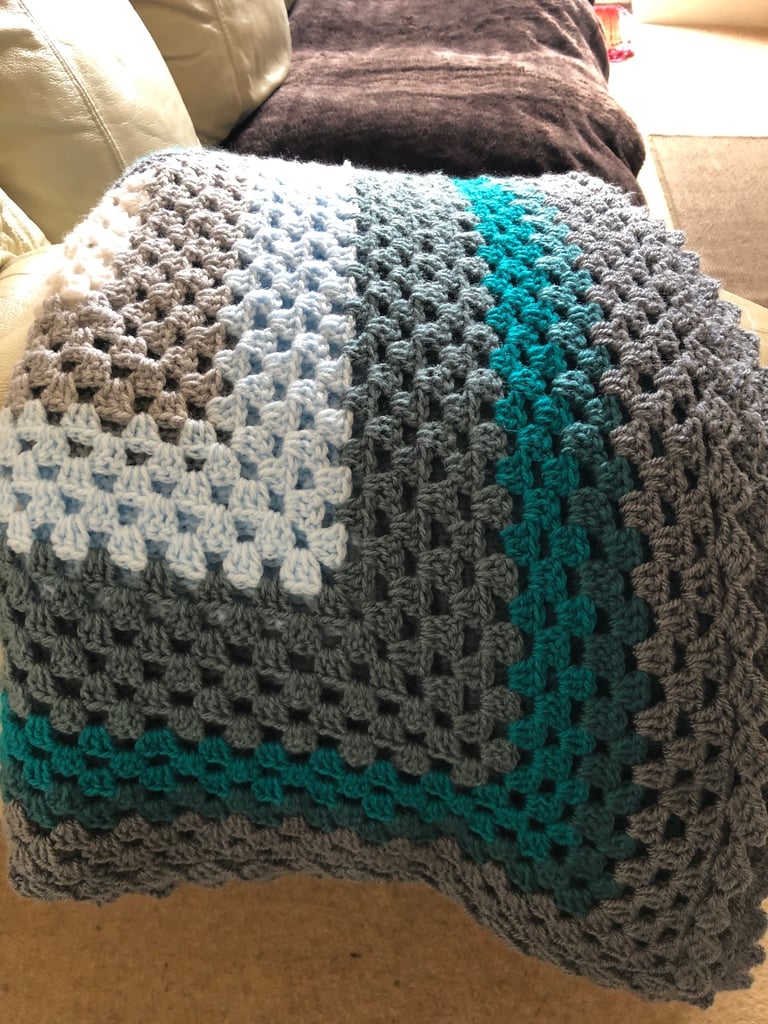 Handmade Crochet Blanket 155x155cm with 2 Free Cushion Covers – Beautiful Gift Set