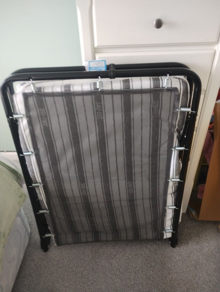 Single foldaway guest bed