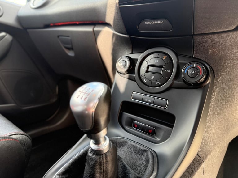 2016 Ford Fiesta 1.6T EcoBoost ST-3 Euro 6 3dr HATCHBACK Petrol Manual