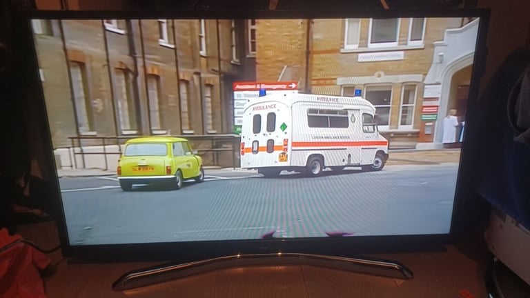 FREE DELIVERY excellent 39 BUSH LED SMART TV HDR HD ready Freeveiw channels inbuilt 