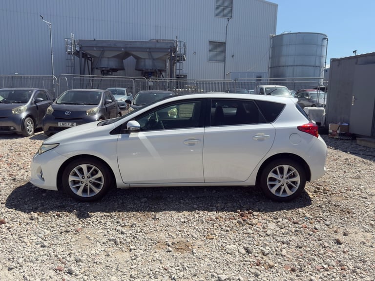 2025 Toyota Auris PETROL AUTOMATIC 1,5L Hatchback HYBRID ELECTRIC Manual