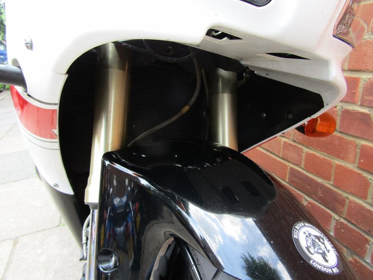Yamaha YZF R1 1999 MODEL WITH ULEZ CERTIFICATE , SPECIAL PAINT JOB..LOOK ! 