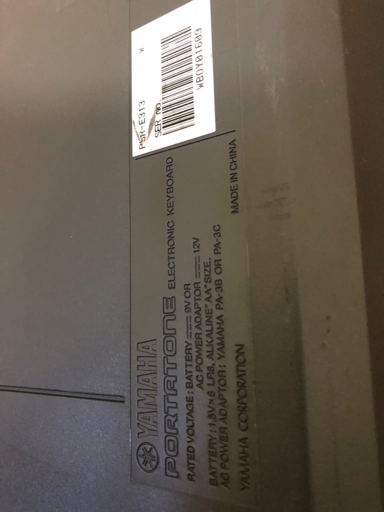  Yamaha. E 373  Electronic Key Board  plus stand and head set 