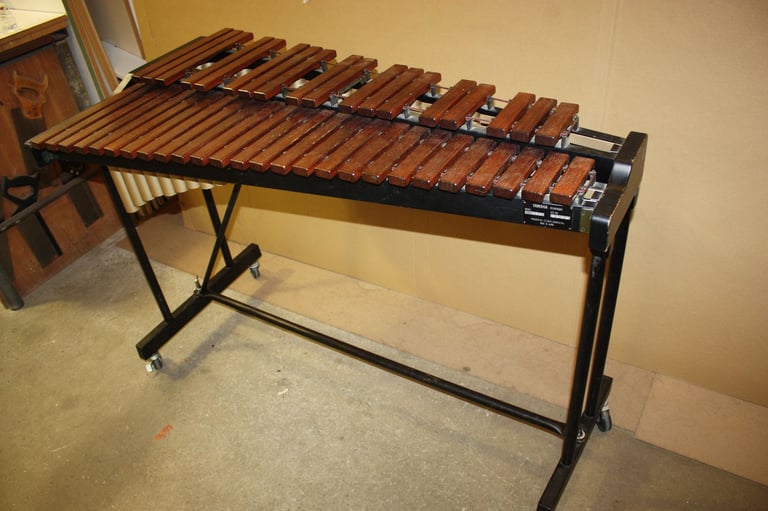 Yamaha YX-135 Standard Xylophone With Resonators 3 1/2 Octaves + Padauk Tone Bars ~ £700 ono