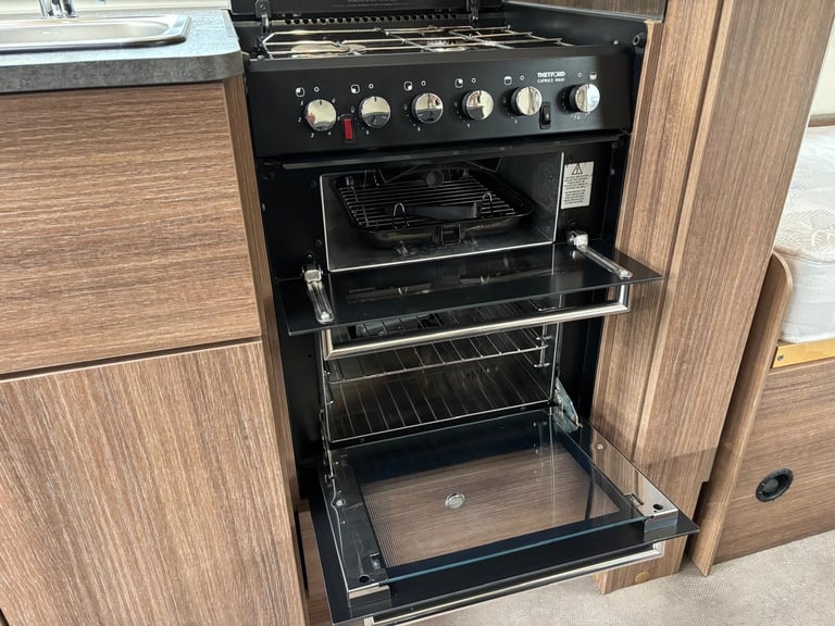 2019 Bailey Phoenix Vogue 642 SE Fixed Beds, End Washroom, 12 Months Warranty