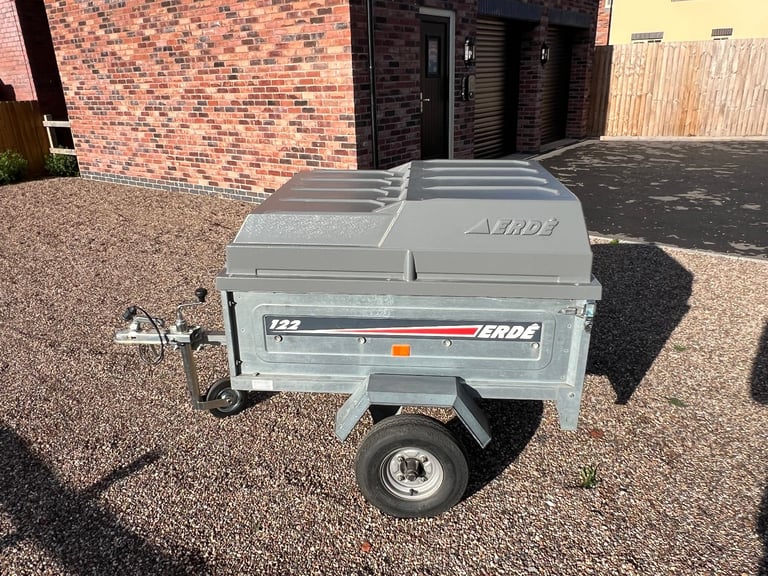 Erde 122 Trailer and Hardcover (locable)