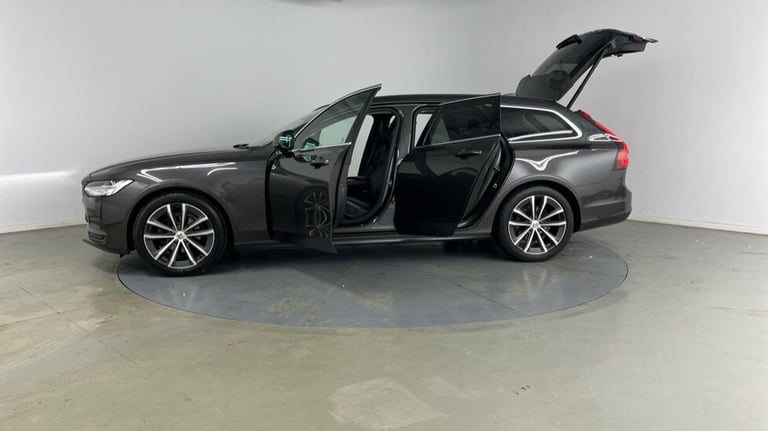 2021 Volvo V90 Momentum, B4 mild hybrid Estate Petrol Automatic