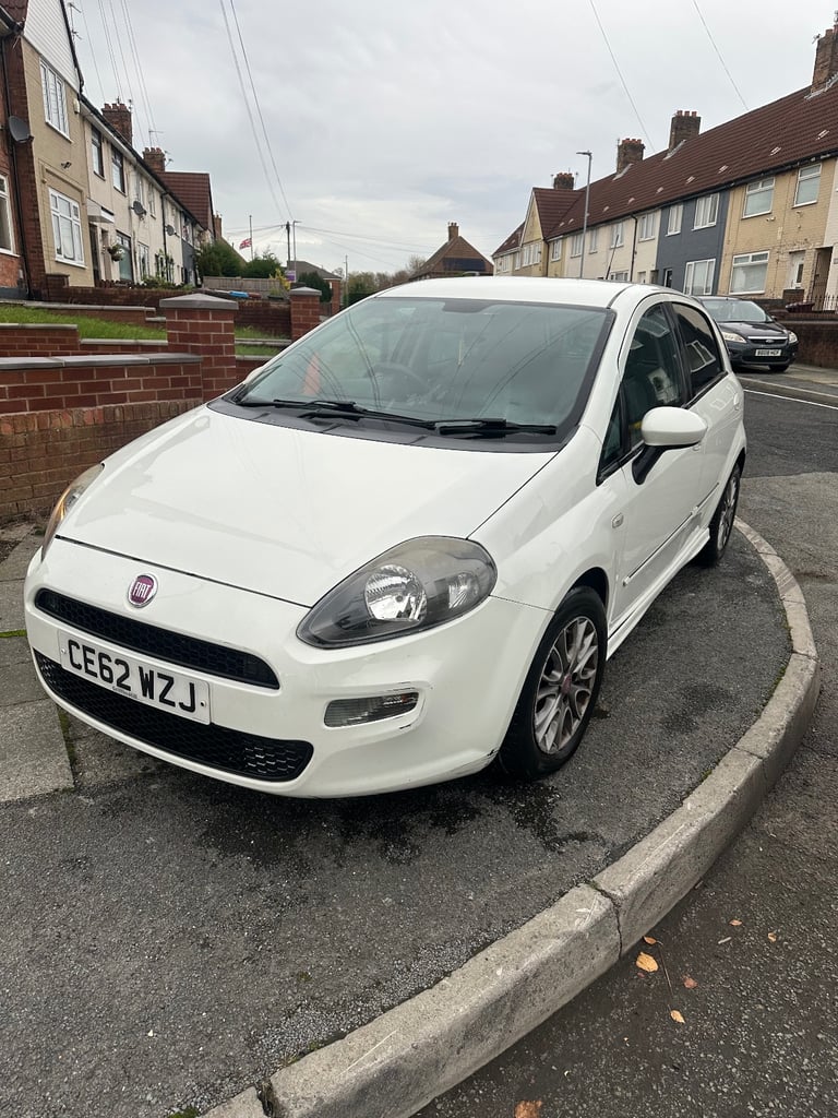 Fiat, PUNTO, Hatchback, 2012, Manual, 1368 (cc),5 doors - Image 2