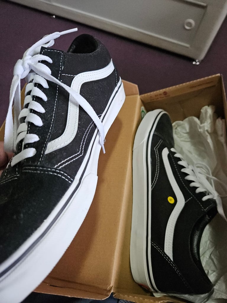"Old Skool" black and white Vans (unworn)