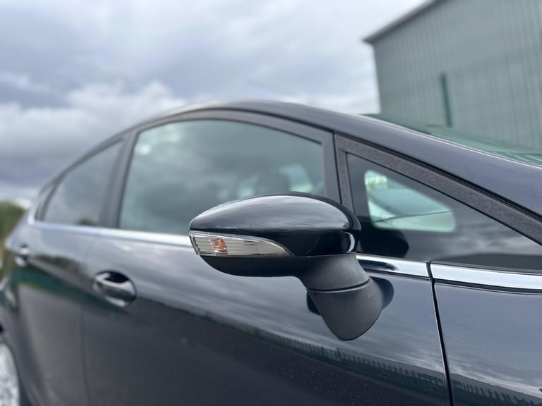 2011 Ford Fiesta 1.4 Titanium 5dr HATCHBACK Petrol Manual