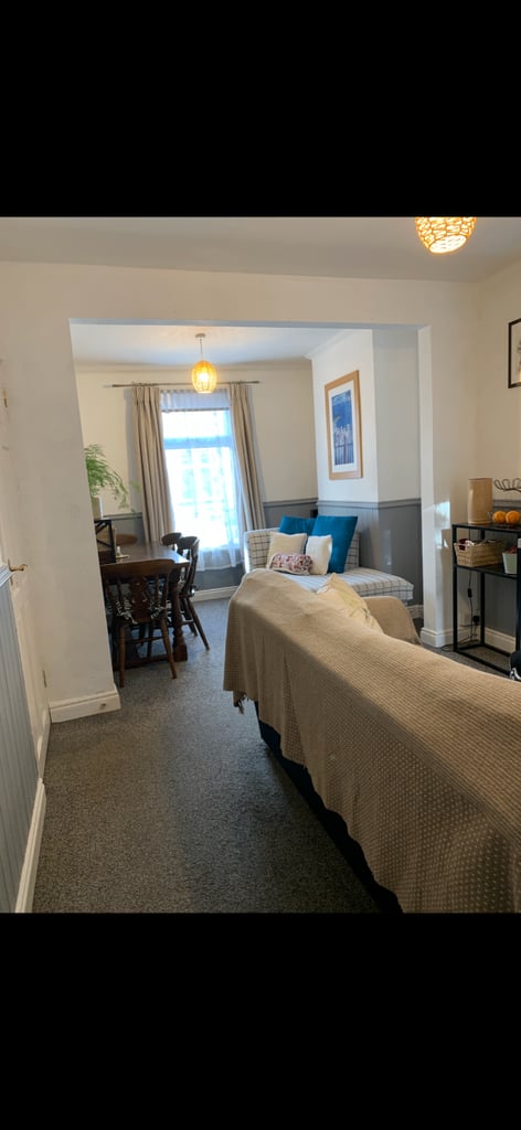 Large bedroom to let in newly refurbished house.