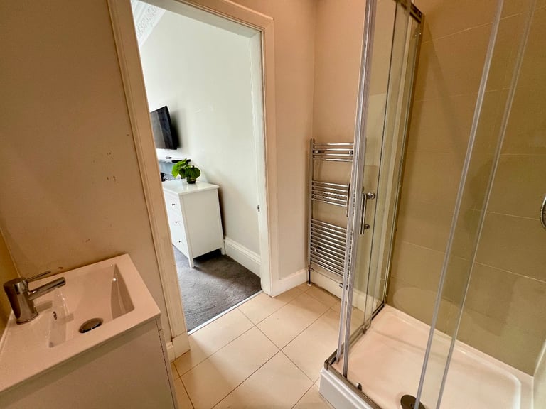 5 bedroom flat in Thirlestane Road, Marchmont, Edinburgh, EH9 1AS