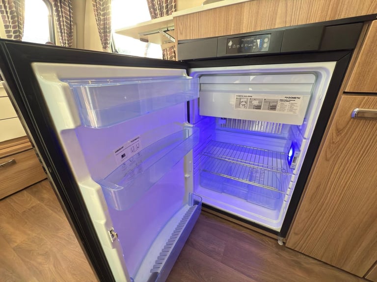 2018 Swift Freestyle EB, 4 berth with rear island bed, centre washroom, 