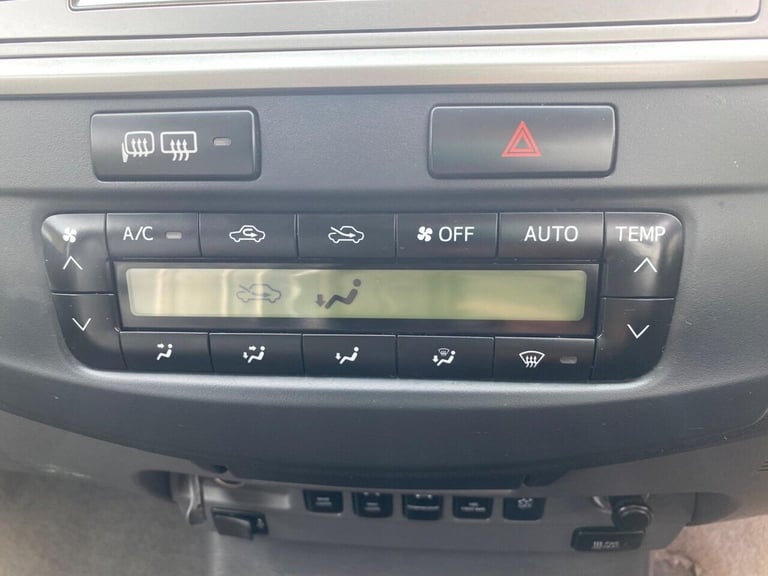 2013 Toyota Hilux Invincible D/Cab Pick Up 3.0 D-4D 4WD 171 PICK UP DIESEL Manual