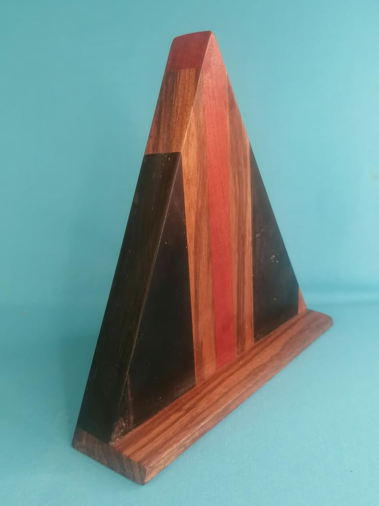 Vintage Desk Wooden Piramid Clock 6-inch height.. (need put battery).. As seen.