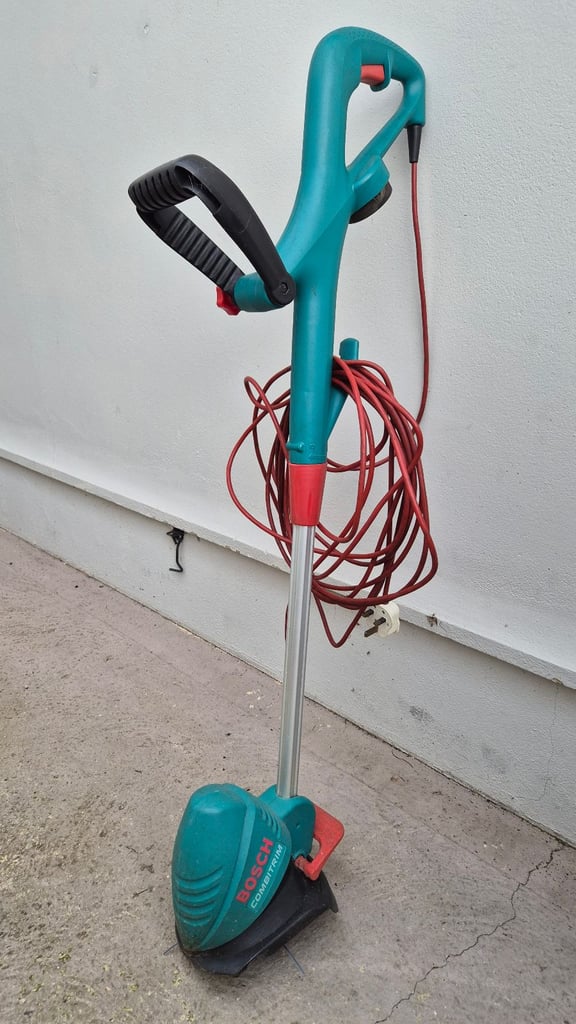 Strimmer - Bosch 240v corded